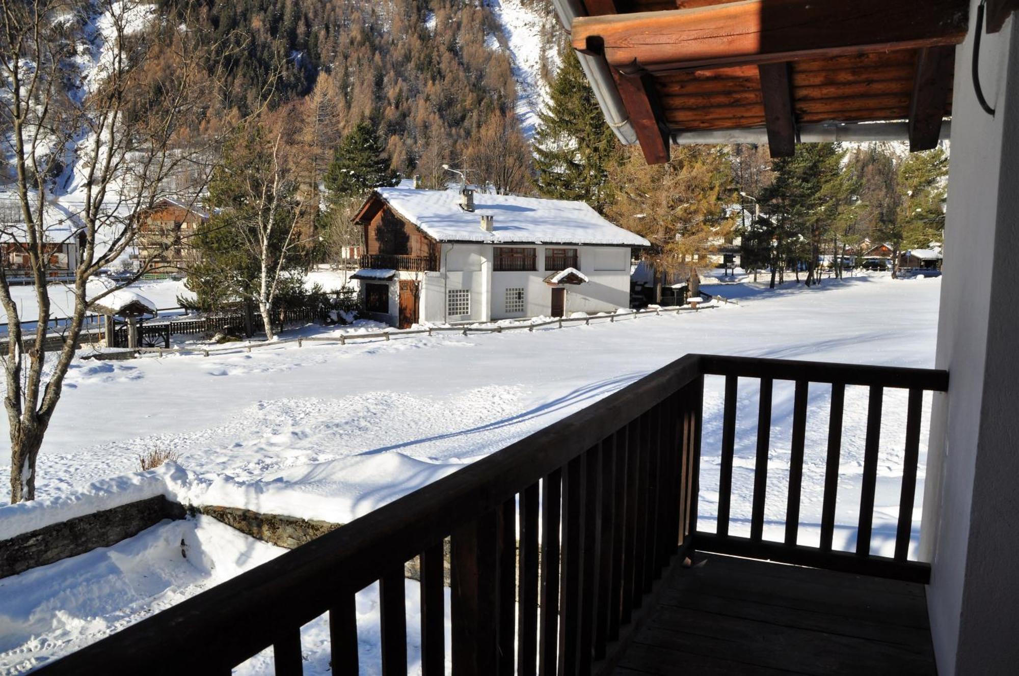 Flora Alpina Apartments-Residenza Verdebjo Gressoney-Saint-Jean Kültér fotó